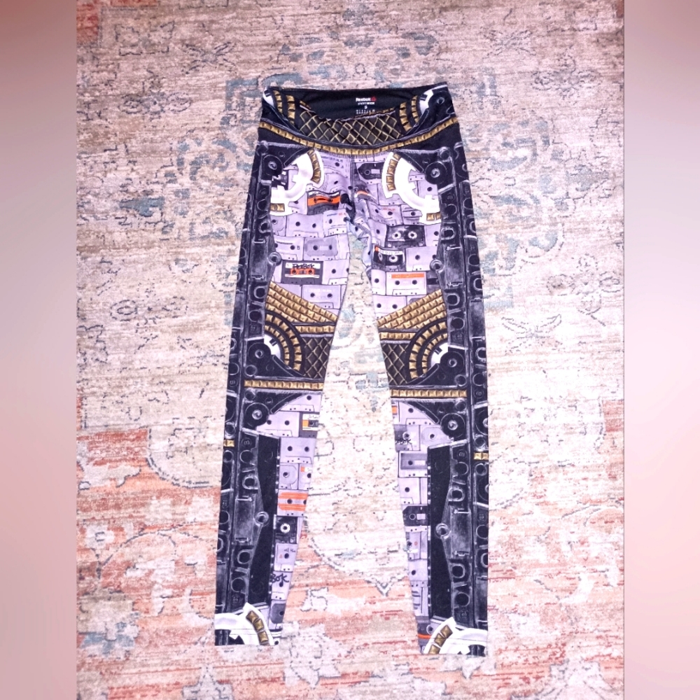 Reebok speed wick vintage style Cassette tape Print Leggings size Small